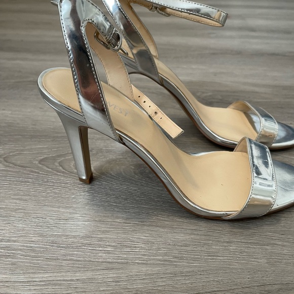 Nine West size 8 heels - Picture 3 of 6